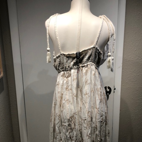 Elegant Cream Maxi Dress - Picture 6 of 16